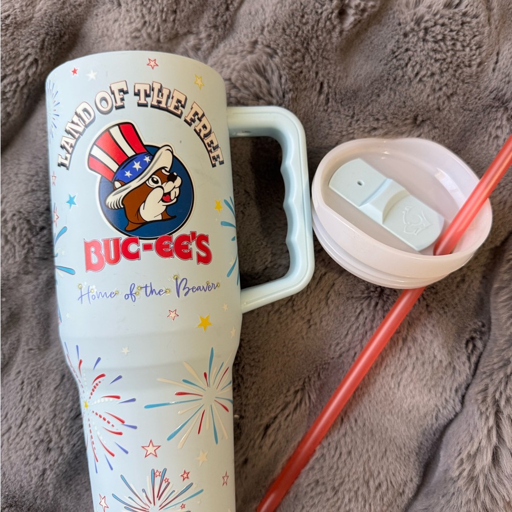 Buc-ee's Patriotic Travel Tumbler with Straw - White and Red
